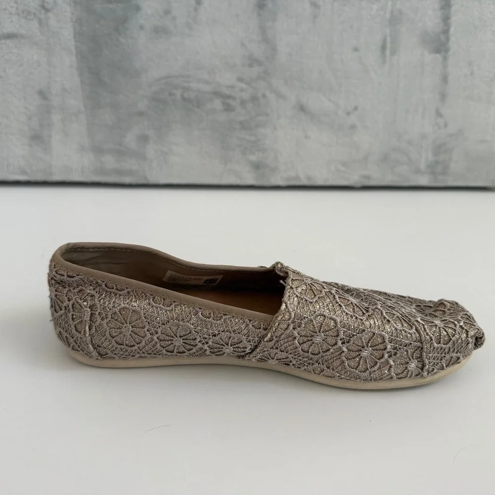 TOMS Womens Gold Metallic Crochet Lace Alpargata Slip On Flat‎ Shoes Size 6.5